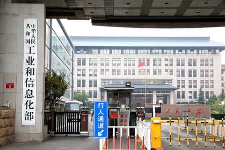 加强民爆电子雷管自动化生产线抗爆间安全措施，提高工业雷管生产线钢板防护间防殉爆能力